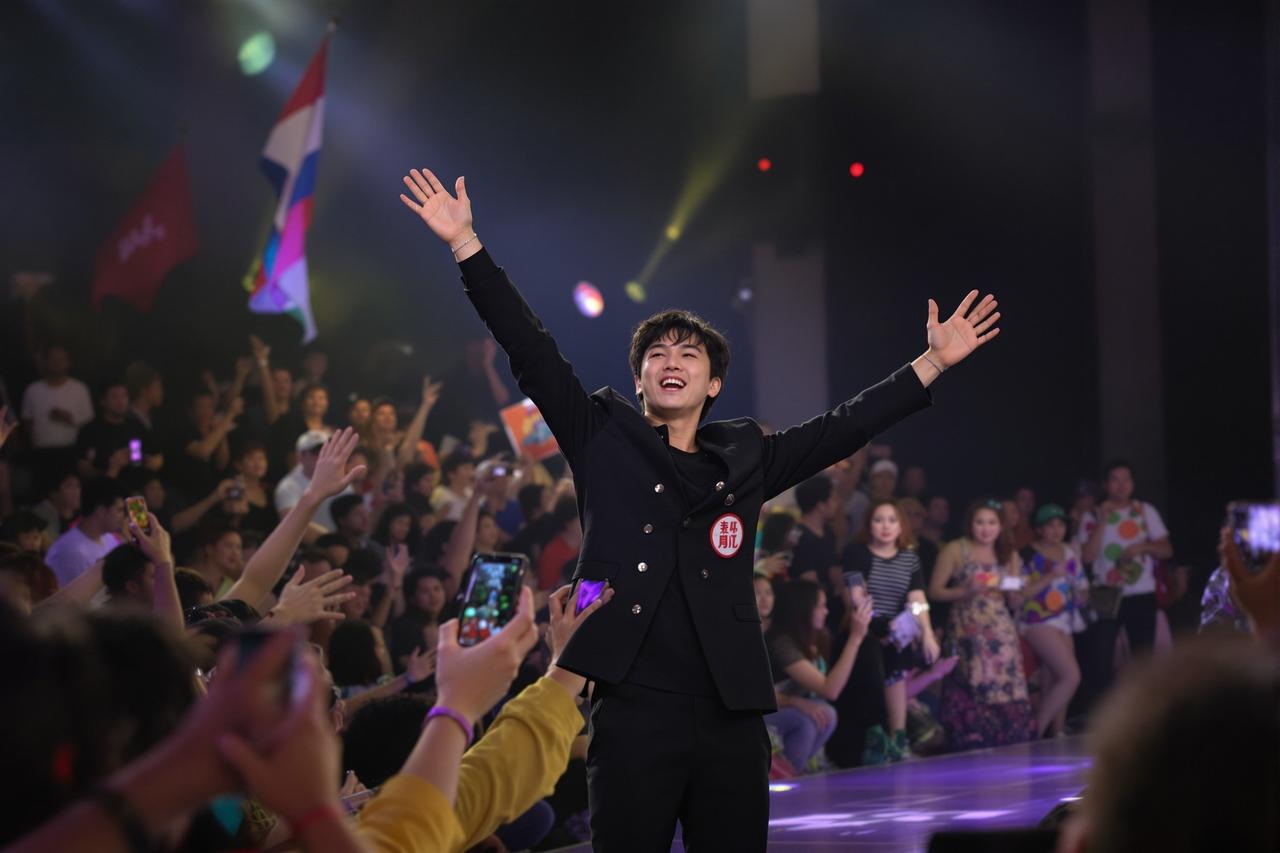 555影视影迷见面会圆满举行，万名粉丝热情参与